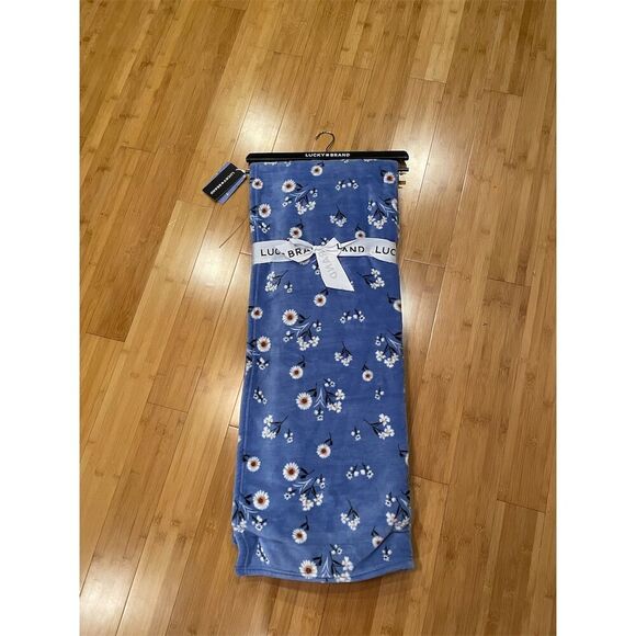 Lucky Brand Other - Lucky Brand Daisy Toss Plush Throw Blanket 70"x50" Multicolor Soft & Cozy